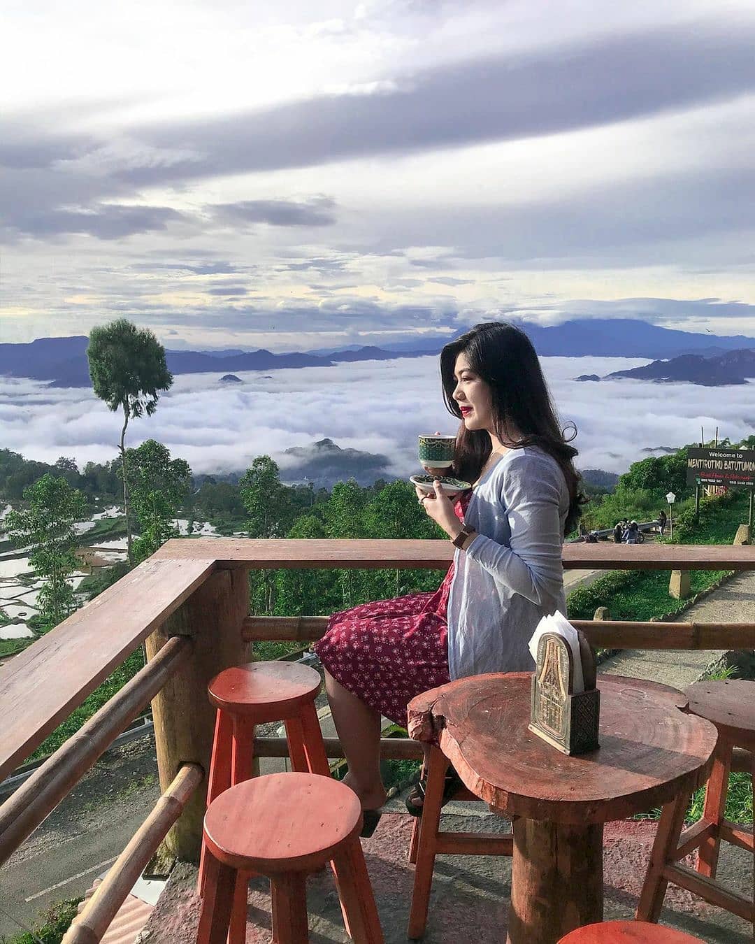 Enjoy a cup of coffee in a cold Batutumonga weather. Repost @winapratiwi2