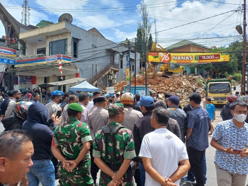 Eksekusi Objek Sengketa Tanah di Japal, Kota Rantepao (photo by diseputarkitanews.net)