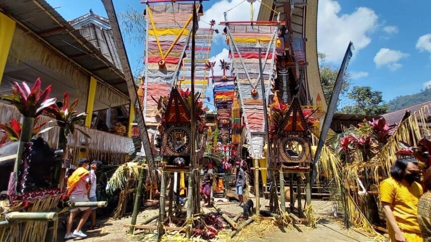 Syukuran Mangrara Banua Tongkonan Bulo, Tondon Makale (Ritual Upacara Syukur Rambu Tuka’)