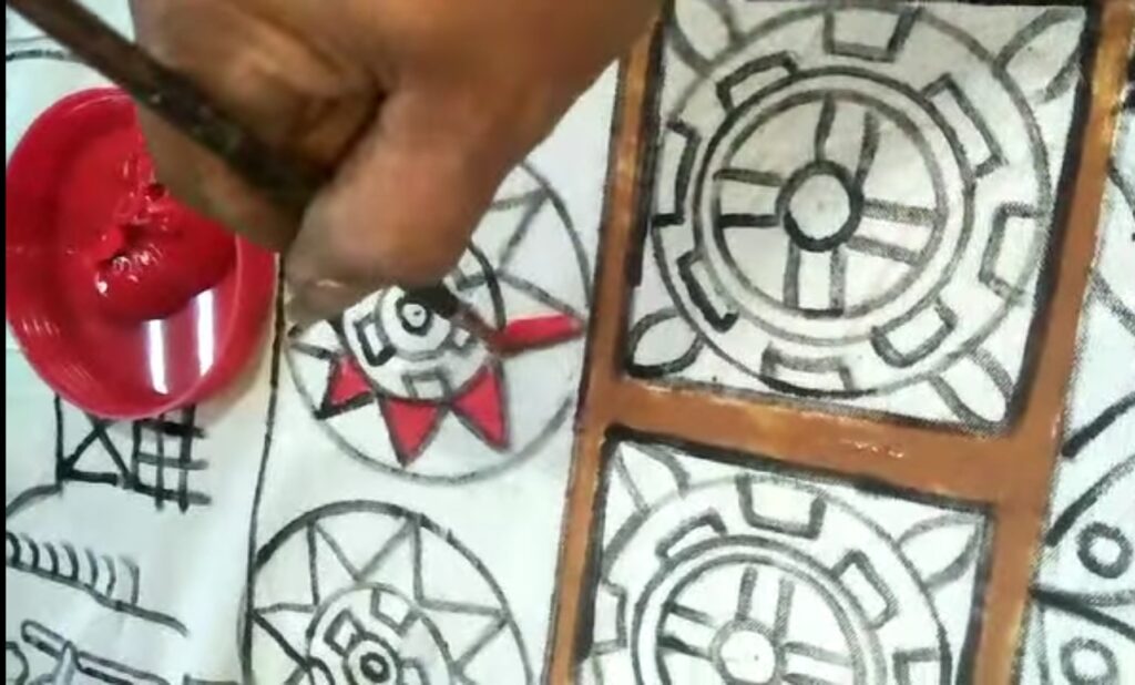Melukis Pola Passura Motif Pa'barre Allo Oleh Perajin Yarden Tappe (Dok.Yarden)