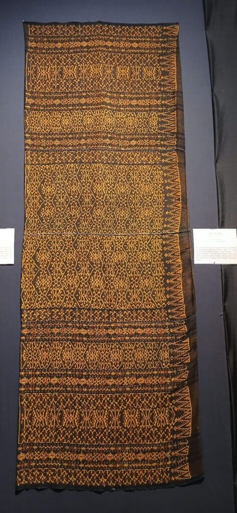 Wastra Lafa Katun, Ikat lungsi dari Rote NTT dipakai oleh kaum Bangsawan di NTT Koleksi Museum Tekstil Jakarta (Dok.Anny Marimbunna)